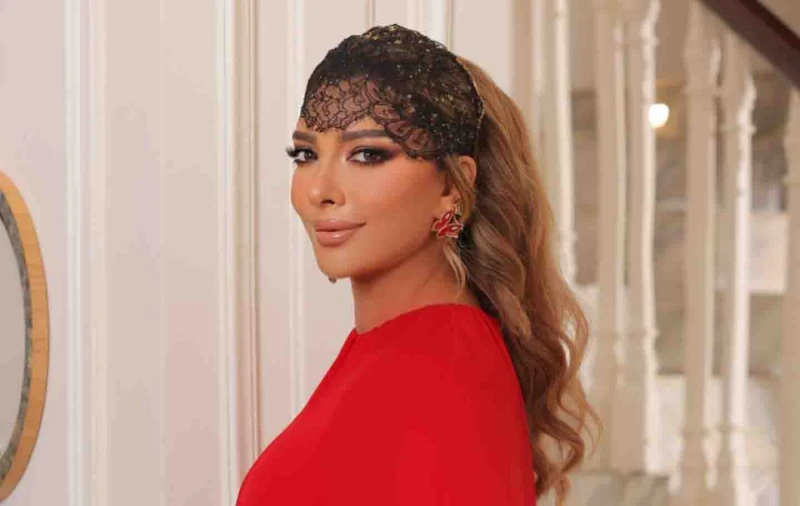 موقع افاق عربية-موقع النجوم بثوب أنيق أحمر وإطلالة ساحرة، أحيت الفنانة السورية، أصالة نصري، حفلا فنيا بمناسبة انطلاق أعمال إحدى شركات التطوير العقاري