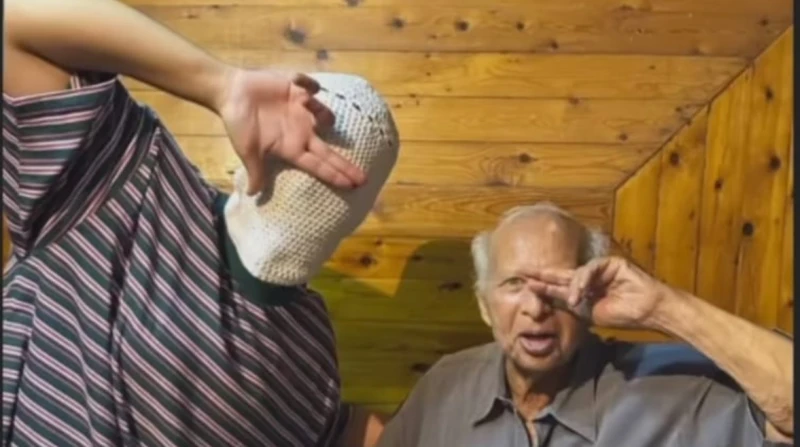 بحديث نبوي.. هاني شنودة يرد على تعاونه مع تووليت أثار الموسيقار هاني شنودة، بصورة مع المغني المقنع تووليت، عبر حساباته الرسمية على مواقع التواصل الاجتماعي، دون أي تعليق، ما فتح الب