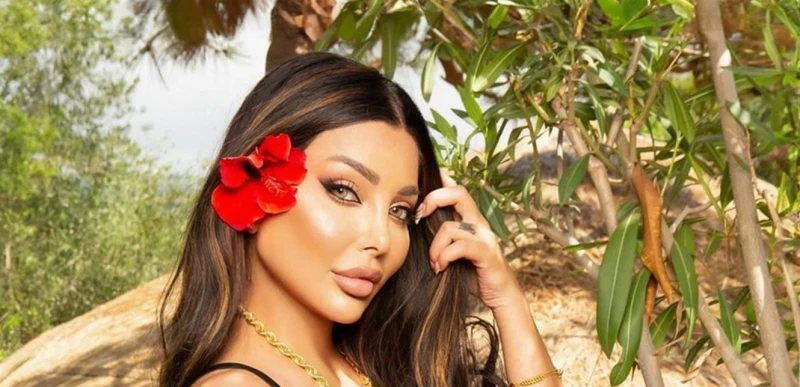 فنون ومشاهير: بفستان بنقشة النمر.. شقيقة هيفا وهبي تستمتع بوقتها وترقص في إسطنبول شاهدوا الصور يذكر ان رولا هي الأخت غير الشقيقة لهيفا وهبي ولطالما