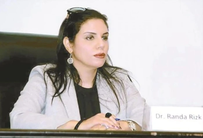 أستاذ إعلام بجامعة القاهرة تطالب بتطبيق عقوبات رادعة على تيك توك ونتفليكس طالبت الدكتورة راندا رزق أستاذ الاعلام التربوي بجامعة القاهرة، المجلس الأعلى لتنظيم للإعلام بضرورة تطبيق ع