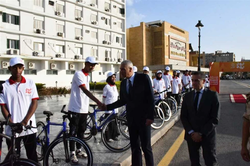 محافظ أسوان يشهد إطلاق مبادرة بداية جديدة لبناء الإنسان شارك اللواء دكتور إسماعيل كمال، محافظ أسوان، من أمام مبنى ديوان عام المحافظة في إطلاق