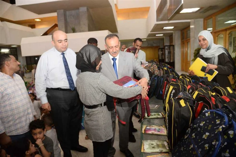 محافظ أسيوط يسلم شنط مدرسية للطلاب الأولى بالرعاية شهد اللواء دكتور هشام أبوالنصر محافظ أسيوط، تسليم شنط مدرسية للطلاب الأولى بالرعاية وذلك بديوان عام محافظة أسيوط وبمناسبة قرب الع