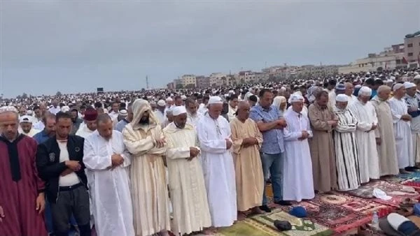 ماذا كان يقول الرسول لتسوية الصفوف.. معناها وأقوال الفقهاء فيهاماذا كان يقول الرسول لتسوية الصفوف؟، سؤال يكثر البحث عنه ونجيب عنه بموجب فتوى دار الإفتاء المصرية.ماذا كان يقول الرسو