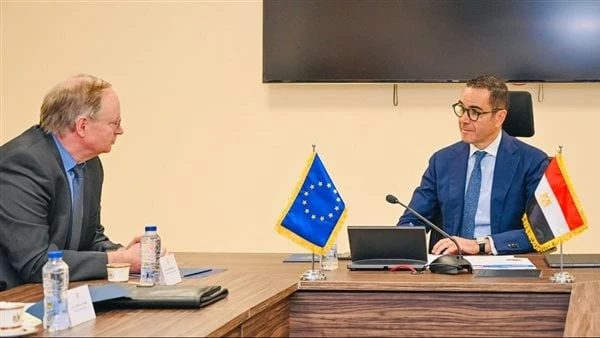 وزير الاستثمار يلتقي سفير الاتحاد الأوروبي بالقاهرة لبحث سبل تعزيز العلاقات الاقتصادية عقد المهندس حسن الخطيب وزير الاستثمار والتجارة الخارجية لقاء موسعا مع السفير كريستيان برجر سف