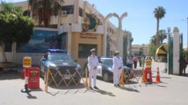 الداخلية تؤمن المدارس والجامعات.. خطط شاملة تزامنا مع انطلاق العام الدراسي الجديد بالتزامن مع انطلاق العام الدراسي الجديد، نفذت أجهزة وزارة الداخلية