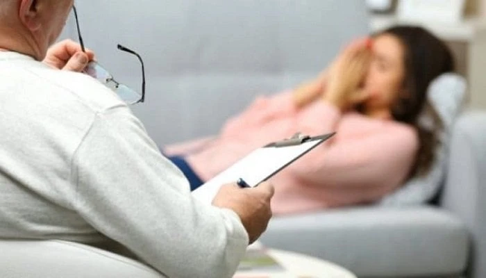 أفضل طبيب نفسي في مصر خدمات خدمات أفضل طبيب نفسي في مصر يعرف الطب النفسي بأنه فرع من مجالات الطب يركز على دراسة الاضطرابات النفسية وكيفية علاجها.