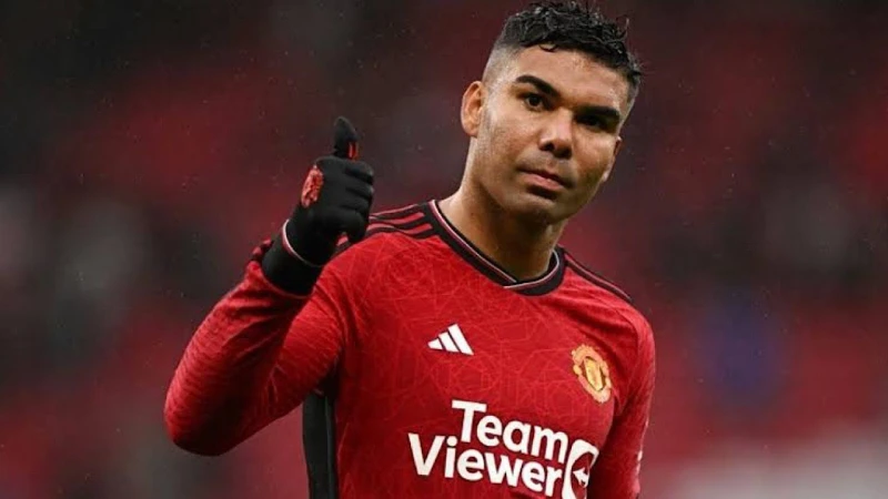 -زوجة كاسيميرو تثير جدلا واسعا بعد ردها على الهجوم الذي شن عليه .. صور .. خرجت آنا ماريانا زوجة النجم البرازيلي كاسيميرو لاعبة مانشستر يونايتد على الانتقادات اللاذعة التي وجهها مشج