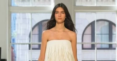 السبعينيات راجعة تاني.. اتجاهات الجمال بأسبوع الموضة بنيويورك لربيع وصيف 2025 المرأة والمنوعات تنتظر الكثيرات فعاليات أسبوع الموضة بنيويورك لربيع