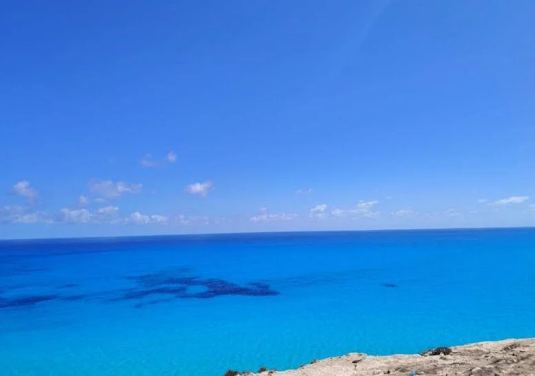 حكاية شاطئ عجيبة وسر تسميته وشهرته العالمية .. صور متفرقات شاطئ عجيبة يعد أفضل مركز في مناطق الجذب السياحي بين شواطئ البحر المتوسط، واكتسب شهرة