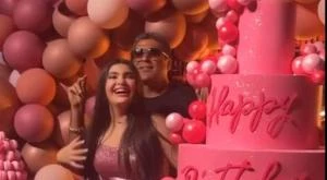 وائل كفوري يحتفل بعيد ميلاد ابنته ميشال تعرف على التالي وائل كفوري يحتفل بعيد ميلاد ابنته ميشال ، وكالات السوسنةاحتفل النجم اللبناني وائل كفوري بعيد ميلاد ابنته الشابة ميشيل للمرة