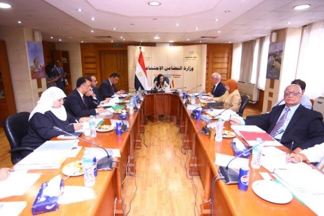 وزيرة التضامن تترأس اجتماع مجلس أمناء المؤسسة القومية لتنمية الأسرة والمجتمع تهاني تركي.ترأست الدكتورة مايا مرسي وزيرة التضامن الاجتماعي ورئيس مجلس أمناء المؤسسة القومية لتنمية الأ