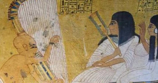 كانت الموسيقى جزءا لا يتجزأ من الحياة اليومية في وادي النيل منذ أقدم العصور، وكانت جانبا ثريا ومهما من الثقافة المصرية القديمة، حيث كانت تتخلل الاحتفالات الدينية والمهرجانات الشعبي