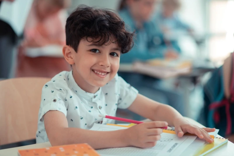 5 طرق تشجع طفلك وتساعده على التفوق في دراسته وزيادة تركيزه تطمح كل أم بأن يكون طفلها متفوقا في دراسته وأن يحصل على أعلى الدرجات التي تؤهله بالتدريج لكي يلتحق بأفضل خيارات التخصصات 