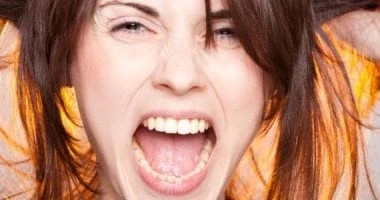 لو أنت دايما عصبى.. تعرف على طرق الوقاية والعلاج صحة وطب العصبية سمة شخصية يمكن أن تسبب عدم الاستقرار العاطفي والمشاعر السلبية مثل الانفعال والقلق والشك الذاتي والاكتئاب. وغالبا ما