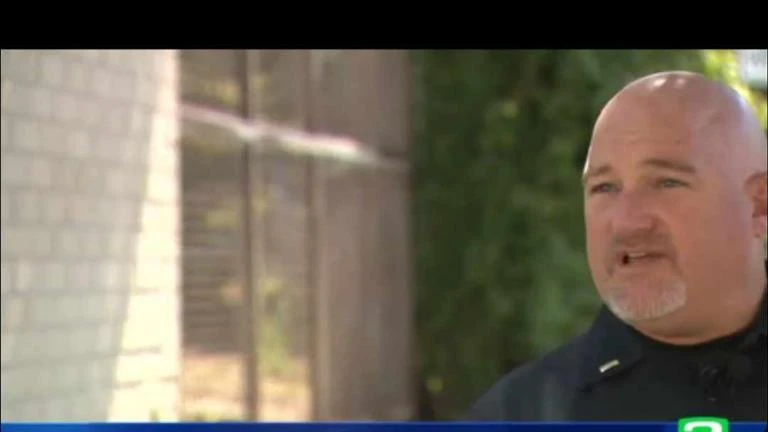 عائلة تعثر على ضيف غير متوقع في حديقة منزلها- ماذا وجدت؟ (فيديو) لايف ستايل 05:00 م الخميس 12 سبتمبر 2024 كتبت- أسماء مرسي: في واقعة صادمة، عثرت عائلة في مدينة أوبورن بولاية كاليفو