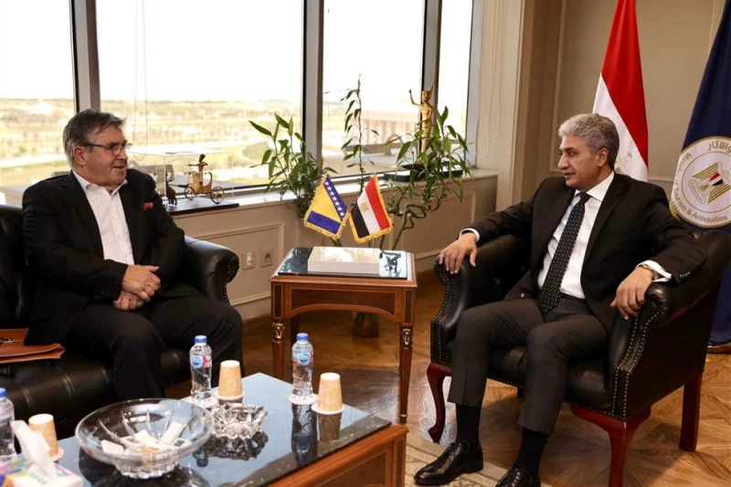 وزير السياحة يبحث مع سفير البوسنة والهرسك بالقاهرة سبل التعاون المشترك استقبل شريف فتحي وزير السياحة والآثار، بمكتبه بمقر الوزارة بالعاصمة الإدارية