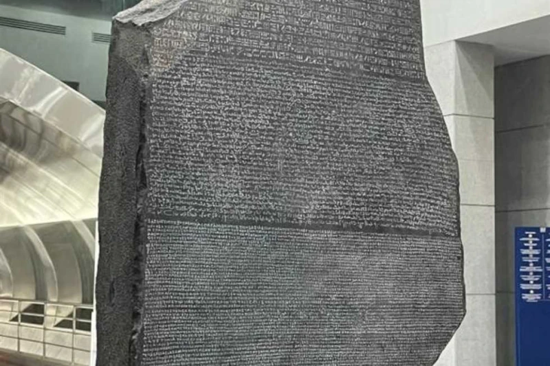 كبير الأثريين: يجب تغيير القوانين الدولية لاسترجاع الآثار المهربة للخارج قال الدكتور مجدي شاكر، كبير الأثريين بوزارة السياحة والآثار، إن هناك 40