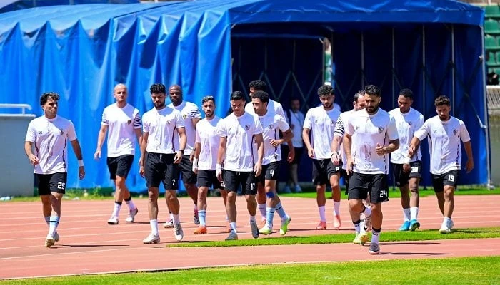 -الجالية المصرية في كينيا تؤازر الزمالك أمام الشرطة الكيني .. حرصت أعداد من الجالية المصرية في كينيا على الحضور إلى ستاد نيايو الوطني، لمساندة فريق الزمالك في مباراة الشرطة الكيني 
