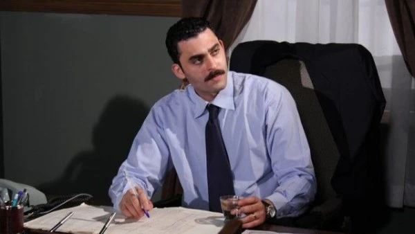 من سنه الي 6 أشهر .. تخفيف حكم حبس أحمد جلال عبدالقوي بتهمة تعاطي المخدرات قضت محكمة الاستئناف المختصة، في أولى جلسات معارضة الفنان أحمد جلال عبد القوي، بقبول المعارضة، وتخفيف الحك