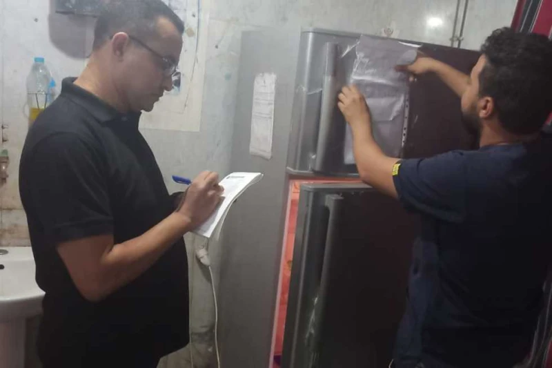 صحة أسيوط تحيل 3 أطباء للتحقيق خلال جولة مفاجئة لمستشفى الغنايم المركزي أحال الدكتور محمد زين وكيل وزارة الصحة والسكان بأسيوط ثلاثة أطباء للتحقيق بديوان المديرية لعدم تواجدهم بمقر 