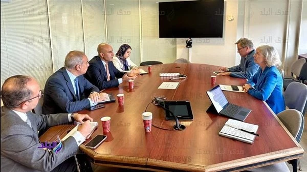 التعليم تتعاون مع اليونسكو لتطوير مناهج العلوم والرياضيات واللغات بالمرحلة الثانويةالتقى محمد عبداللطيف، وزير التربية والتعليم والتعليم الفنى، مع