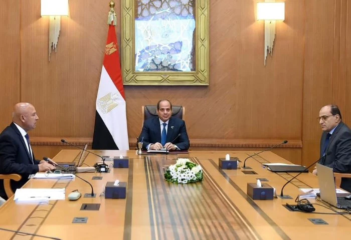 الرئيس السيسي يطلع على موقف عدد من ملفات التنمية الصناعية والعمرانية اجتمع الرئيس عبد الفتاح السيسي اليوم الأحد، مع الفريق كامل الوزير نائب رئيس مجلس