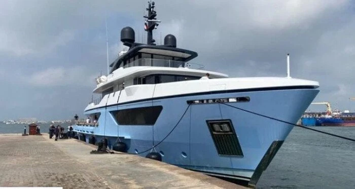 ميناء الإسكندرية يستقبل أحد أفخم 10 يخوت في العالم أ ش أاستقبلت الهيئة العامة لميناء الإسكندرية، اليخت السياحي الفاخر ، المصنف من أفخم 10 يخوت في