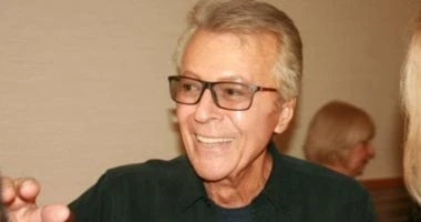 وفاة الممثل جيمس دارين نجم الأفلام الرومانسية فى الخمسينيات عن 88 عاما تعرف على التالي وفاة الممثل جيمس دارين نجم الأفلام الرومانسية فى الخمسينيات عن