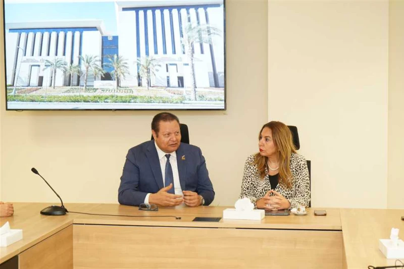 طه: التطوير المؤسسي والتحول الرقمي ركيزة أساسية لنجاح منظومة التأمين الصحي الشامل أكد الدكتور أحمد طه، رئيس الهيئة العامة للاعتماد والرقابة الصحية،