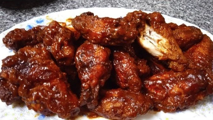 هتاكلي صوابعك وراه.. طريقة عمل أجنحة الدجاج بصوص العسل والصويا منوعات الاسبوع طريقة عمل أجنحة الدجاج بصوص العسل والصويا.. تبحث الكثير من السيدات عن