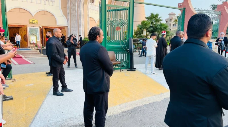 السقا وكرارة ورمزي أبرز حضور عزاء والد طارق الجنايني بدأت مراسم عزاء والد المنتج طارق الجنايني، قبل قليل بمسجد الشرطة بمدينة الشيخ زايد.ويتواجد