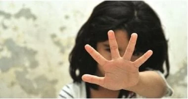 لو طفلك تعرض للتحرش.. استشاري نفسي يوضح خطة العلاج صحة وطب التحرش جريمة يعاقب عليها القانون والدين، فكيف يمكن حماية أبنائنا من التعرض لهذا العمل المشين، وفي حالة تعرضهم للتحرش كيف 