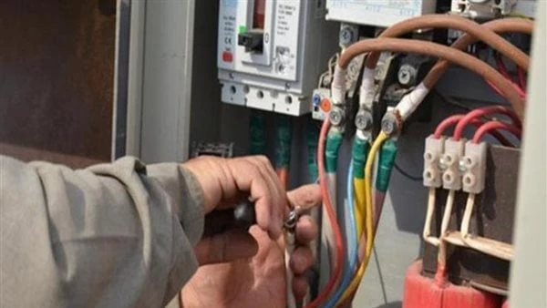 حتى لو عايز تسرق مش هتعرف.. تحذير أخير من الكهرباء لسارقى التيارالقضاء على سرقة الكهرباء وضبط سارقى التيار أصبح هدفا استراتيجيا لوزارة الكهرباء فى كل