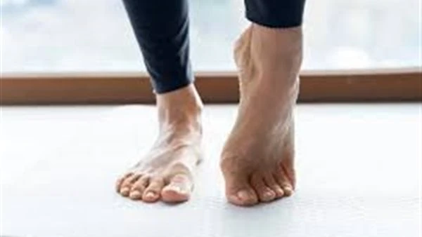 أضرار حقن البوتوكس في القدم تقدم حقن البوتوكس فوائد جمالية وراحة، من المهم أن يكون الأشخاص على دراية بالمخاطر المحتملة وأن يستشيروا مختصين مؤهلين قبل اتخاذ القرار.ما هي المخاطر الم