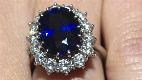 الياقوت الأزرق.. حجر حظ مولودات سبتمبر ارتدته الأميرة ديانا شهر سبتمبر هو شهر انتهاء حرارة الصيف ويجلب معه موسم الخريف المنعش، يمكن أن يكون لدى الأشخاص المولودين في سبتمبر أحد برجي