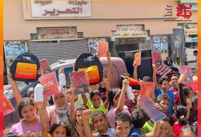 فرق مبادرة بداية تجوب المحافظات لتوزيع مستلزمات المدارس (صور) بدأت المبادرة الرئاسية بداية جديدة لبناء الإنسان أولى فعالياتها الميدانية، بتوزيع