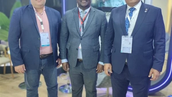 رئيس المجلس الدولي للمطارات يزور معرض مصر للطيران بالعلمينزار إيمانويل تشافيز رئيس المجلس الدولي المطارات اقليم افريقيا، اليوم الاربعاء، جناح الشركة المصرية القابضة للمطارات والملا