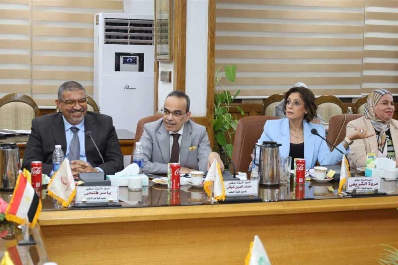 مجلس جامعة المنيا يشيد بانضباط سير العملية التعليمية في أول يوم دراسة عقد مجلس جامعة المنيا اليوم الأحد، اجتماع مجلس الجامعة برئاسة الدكتور عصام