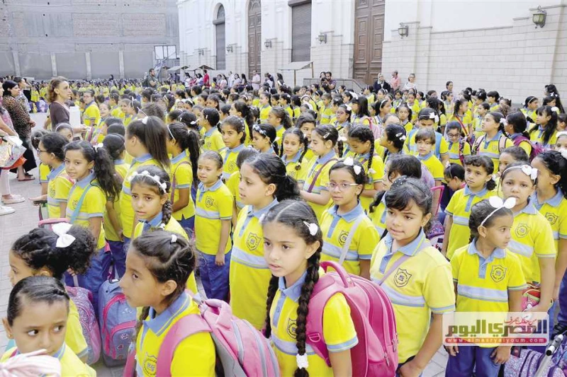 التعليم: 3 آلاف جنيه رسوم قيد الطلاب الوافدين بالمدارس الرسمية أصدر محمد عبداللطيف وزير التربية والتعليم والتعليم الفني ،قرارا وزاريا بشأن تحديد