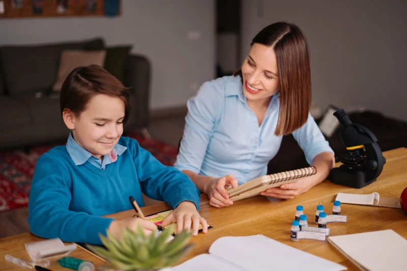فوائد وعيوب الدروس الخصوصية .. وأمور خذيها بعين الاعتبار إذا كان عندك أطفال بحاجة إلى مدرسين خصوصيين، فمن الجيد أن تتعرفي إلى المسؤوليات العديدة التي