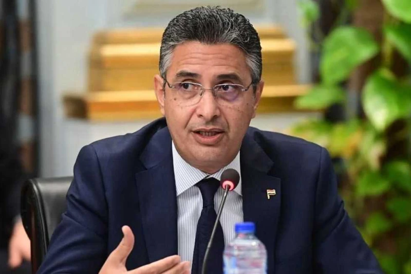 تعيين علاء ناجي رئيسا تنفيذيا للشركة القابضة للصناعات الغذائية أصدر الدكتور شريف فاروق وزير التموين والتجارة الداخلية قرارا بتعيين اللواء علاء ناجى الرئيس التنفيذى للشركة القابضة ل