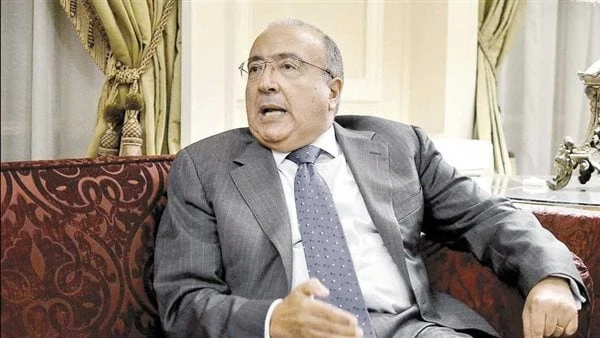 سفير مصر السابق بأنقرة: زيارة الرئيس السيسي لتركيا وثيقة لمرحلة جديدة بين البلدين أكد سفير مصر السابق لدى أنقرة، السفير عبد الرحمن صلاح الدين، أن