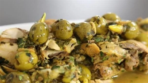 من المطبخ المغربي.. طريقة عمل طاجن الدجاج بالزيتونتعتبر طريقة عمل طاجن الدجاج بالزيتون، من وصفات المطبخ المغربي، وتتميز هذه الوصفة باحتوائها على العديد من العناصر الغذائية الهامة ا