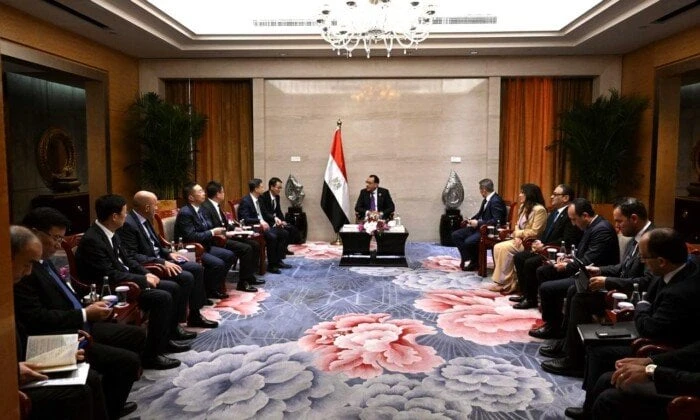 رئيس الوزراء: نتطلع أن تتحول الصينية من شركة مقاولات لتكون مستثمرا شاملاالتقى الدكتور مصطفى مدبولي، رئيس مجلس الوزراء، اليوم، مدير عام الشركة الصينية العامة للهندسة المعمارية سي سك