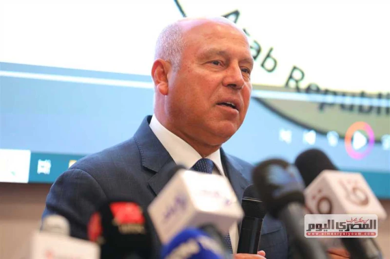 تفاصيل زيارة كامل الوزير للعراق لتنفيذ مشروعات بمجال البنية التحتية (فيديو) كشف الإعلامي أحمد موسى، تفاصيل زيارة الفريق كامل الوزير نائب رئيس الوزراء