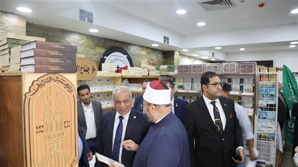 البحوث الإسلامية يشارك بجناح لإصدارات الأزهر العلمية في معرض مستشاري النيابة الإداريةافتتح مجمع البحوث الإسلامية معرضا للكتاب بنادي مستشاري النيابة