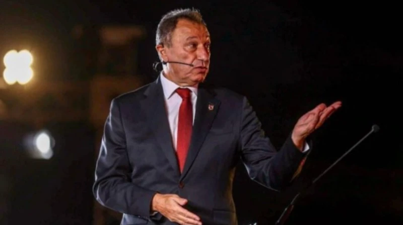 ما قصة العشرة ساغ بين الخطيب وحسن مصطفى؟ روى محمود الخطيب، رئيس النادي الأهلي، موقفا طريفا جمعه بالدكتور حسن مصطفى، رئيس الاتحاد الدولي لكرة اليد، منذ سنوات، خلال حفل توقيع شراكة ف