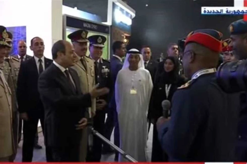 السيسي يتفقد جناح الامارات المشارك في معرض مصر للطيران والفضاء (فيديو) تفقد الرئيس عبدالفتاح السيسي، اليوم الثلاثاء، جناح دولة الامارات المشارك في