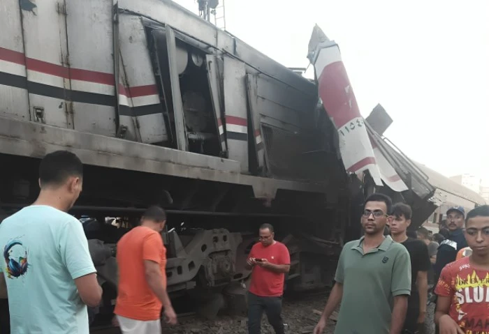 محافظ الشرقية يكشف تفاصيل حادث تصادم قطارين بالزقازيق (فيديو) كشف المهندس حازم الأشموني محافظ الشرقية، تفاصيل حادث تصادم قطارين بالسكة الحديد أمام