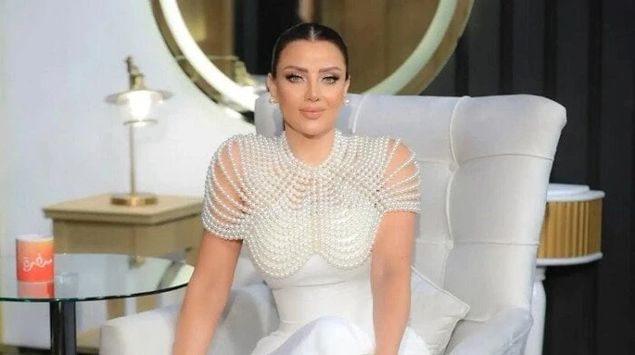 رضوى الشربيني تنهي تعاقدها مع قناة سفرةأعلنت الإعلامية رضوى الشربيني، منذ قليل، إنهاء عقدها مع قناة سفرة عن برنامجها هي وبس، الذي حظي بنجاح كبير بين